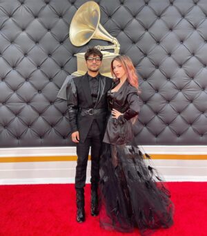 Christian Vazquez Instagram - Red carpet. @recordingacademy 

Paseando y echando cotorreo con chicas súper poderosas cómo @parishilton y @theestallion un momentito. 
Gracias por ser mi date @charritopadrote 
#PatyCantu #redcarpet #grammys
#latingrammys #trustee #singersongwriter #music #mujeresenlamúsica @latingrammys