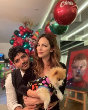 Christian Vazquez Instagram - ¡¡FELIZ NAVIDAD❗️ 
Mi mejor regalo de esta navidad,TÚ @patycantu . Te AMO! Ahora si, familia completa