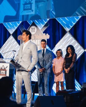 Christian Yelich Instagram - THANK YOU… to my Milwaukee family for coming out and helping us raise over $300,000 that will directly help our cities little league fields and teams. I’m lucky to be able play in such a special place. 
@amfam
@leinenkugels
@brewers
@nike
@fanatics
@newera
@carnevoremke
@kelleyjamesmusic
@charlieberens
@mkeathleticclub
@paragonsportint