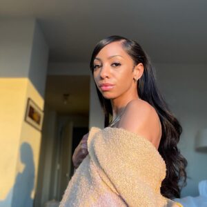 Christiani Pitts Instagram - My shadow looks like a demogorgon. But it’s all love 🥴

#StrangerThings #WaitingOnThisNextSeasonLike