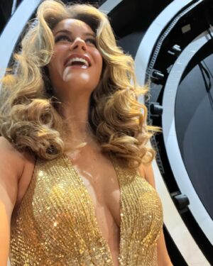 Christie Whelan Browne Instagram - Always try and remember how your younger self would feel about where you are today. Even though my 40 year old self has two busted ankles, a sore back & neck and a blotchy half dissolved spray tan- my younger self is peaking. ✨