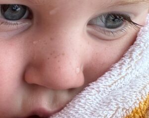 Christie Whelan Browne Instagram - Do not EVER underestimate a dip in the ocean, building sandcastles, collecting shells, a new pair of crocs, learning to swim, cuddles in a towel, catching crabs and long summer nights. They can heal the soul. 🩷