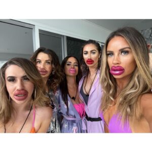 Christie Whelan Browne Instagram - Seriously fun job, seriously funny and awesome people and seriously starting tonight on @channel7 at 7.30. Snuggle in for a lol or two 💁‍♀️#weinteruptthisbroadcast