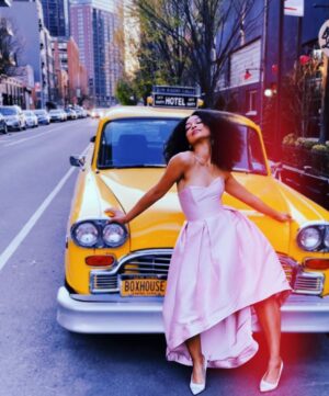 Christina Marie Karis Instagram - “We keep dresses we’ll never wear again, but we throw away our ex-boyfriends.”

-Carrie Bradshaw💕

#carriebradshawmood  #newyorklife