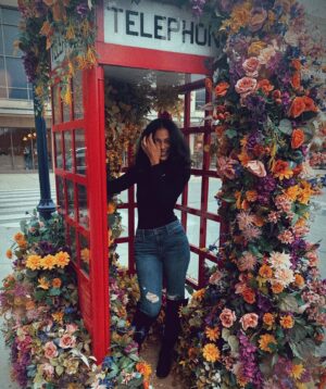 Christina Marie Karis Instagram - How 2021 is wrapping up lets me know God is in control🌺🌼🌹
*
Miracles. Like flowers in a phone booth in Ohio in November. Miracles☺️

#godisgood #blessed #thankful #godisincontrol #lovinglife #miraclesarereal