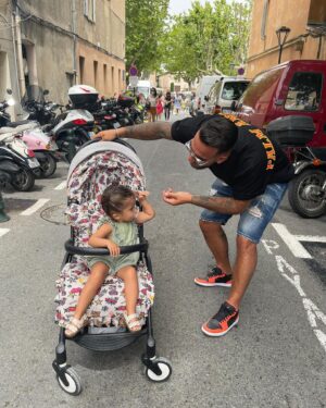 Christophe Dicranian Instagram - En pleine discution 😍
@babylange 🛵
