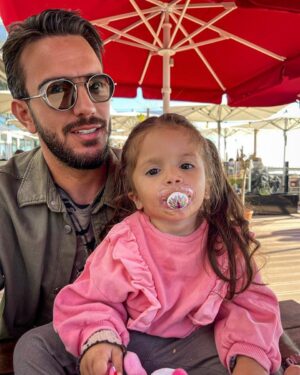 Christophe Dicranian Instagram - Ma boubouche , jamais très loin de moi 🌟 🧸🐣