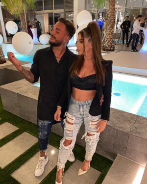 Christophe Dicranian Instagram - Je t’aime de ouf ❤️🖇
La 1 ou le 2?
.
.
.
.
.
 #lifestyle #instagood #funny #amazing #artist #shoot #happy #life #goodtimes  #dubai #jlcfamily