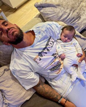 Christophe Dicranian Instagram - Same same 👧🏻🥰🧔🏻
Askip on se ressemble, vous en pensez quoi ?