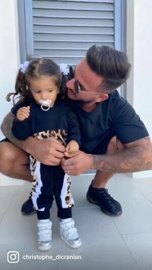 Christophe Dicranian Instagram - Quelques petits mots (et une petite vidéo)pour te souhaiter un bon anniversaire @dibenedetto_joy ❤️
Aujourd’hui c’est 4 ans plus tard ce sera 5,6,7 on le fêtera encore est toujours jusqu’à ce mon cœur batte.
Je t’aime ma fille 🧔🏻👧🏻

-J’en profite pour vous remercier car souvent je reçois beaucoup de messages , pour nous dire que la relation entre Joy et moi est belle!!! 
Merci à vous ❤️