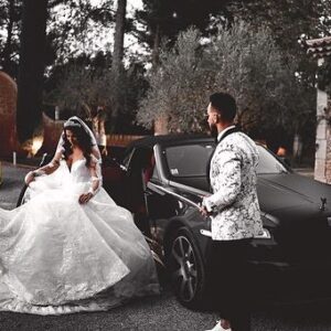 Christophe Dicranian Instagram - Je n’ai même pas les mots ❤️👰🏻
Vous auriez mis quoi comme légende vous? 
.
.
🏎 @msmotorsofficiel 
📸 @louis_cariou 
 #fire #lifestyle #wedding #mariage 
 #couplegoal #funny #amazing #shoot #happy #life #goodtimes #life #lifestyle #weddingday #love #rollsroyce
