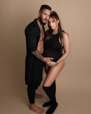 Christophe Dicranian Instagram - Je ne voulais pas tomber amoureux...
Mais tu as souri et j’ai fondu ❤️😻
Vous préférez laquelle 1 ou 2 ?
📸 @donialicataphotographe 
.
.
.
#marmitte #love
