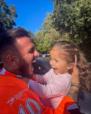 Christophe Dicranian Instagram - Notre tête quand c’est le week-end 🧡🤍