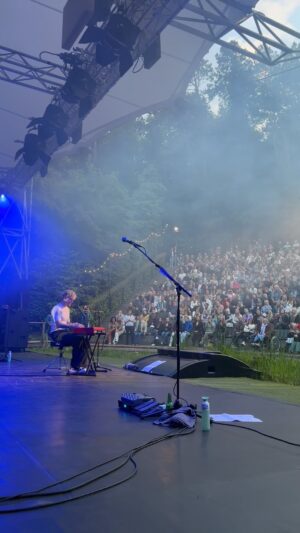 Christopher Instagram - When you forget the lyrics but the crowd helps you out🙈 ❤️🇳🇱