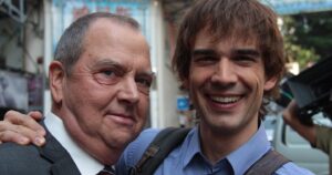 Christopher Gorham Instagram - This #FBF is dedicated to two wonderful actors, who also happened to be extraordinarily kind people, that I was lucky enough to know while they were with us. Raising  a glass to @willie.garson and Greg Itzin. Love and miss you guys.