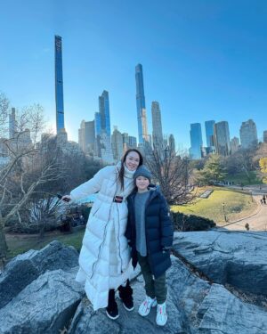 Christopher Lee Ming-Shun Instagram - 宝贝说：我喜欢这里，好多东西可以看，在市里就有动物园，有海洋生物，也有好多博物馆又有表哥的陪伴，真的玩得好开心！今天他竟然和隔壁座的外国小妹聊了起来😂😂😂，我和太太感到非常欣慰的是，儿子不断的介绍新加坡有什么特别又美丽的旅游景点，那个景点是世界第一的😂🤩，看来他真的是非常爱国👏👏👏🫶🫶🫶🤩 继续加油哈哈哈❤️❤️❤️

#宝贝和爸爸第一次到美国
#妈妈是导游
@fannaiaiwong  #zedzed 
#李铭顺 #christopherlimingshun