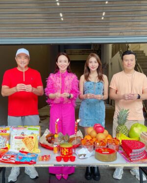 Christopher Lee Ming-Shun Instagram - 🐲年开工大吉！HUAT啊！🧨🧨🧨🧨🧨
🧧🧧🧧🧧🧧🧧🧧🧧🧧

#李铭顺 #christopherlimingshun 
@fannaiaiwong @fredodedoo @iamdawnyeoh 
@catwalkasia @catwalk.actors @catwalktaiwan