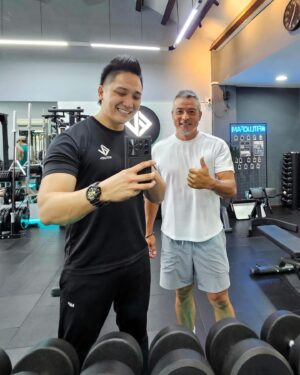 Christopher Lee Ming-Shun Instagram - 吃吃喝喝的代价😂😂😂
#初三快樂 🧧🧧

 
#李铭顺 #christopherlimingshun