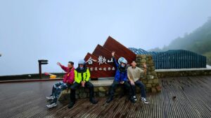 Christopher Lee Ming-Shun Instagram - Ojisan來了～
好山好水好空氣

@ojisanontheroad
@ptstaiwan
@aiainbaby
@fredodedoo
@lin092123
@hsd1312 

#李銘順 #李銘忠
#歐吉桑騎士
#歐吉桑騎士關於阿順阿忠的中年危機
#公共電視
#用力拍電影
