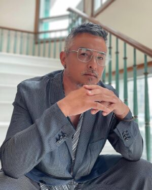 Christopher Lee Ming-Shun Instagram - “#谁杀了她 #killserasera ” 开播了！✌🏻😊
#谁杀了她记者会 @kunhua_c 
@mewatch.mediacorp @kktv_tw 
@augustpictures @catwalk.actors @catwalkasia 
演员表：
@jessicahsuan_official @james19782222 演@xubin_ @damienteo_ @chantalleng @kikilzt is #李铭顺 
#christopherlimingshun