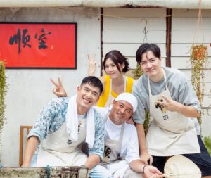 Christopher Lee Ming-Shun Instagram - 好久不见帅哥美女✌🏻🫶😊 各自坐好，慢慢汇报你们最近干了什么大事😜😜🙌 想听的就进来吧😜

#阿顺有煮意 #阿顺有煮意2 
@elvinngchoonsiong @zhang_zhenhuan @carriewst 
@channel8sg @mewatch.mediacorp 
@catwalkasia  @catwalk.actors 
#李铭顺  #christopherlimingshun