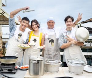Christopher Lee Ming-Shun Instagram - 好久不见帅哥美女✌🏻🫶😊 各自坐好，慢慢汇报你们最近干了什么大事😜😜🙌 想听的就进来吧😜

#阿顺有煮意 #阿顺有煮意2 
@elvinngchoonsiong @zhang_zhenhuan @carriewst 
@channel8sg @mewatch.mediacorp 
@catwalkasia  @catwalk.actors 
#李铭顺  #christopherlimingshun