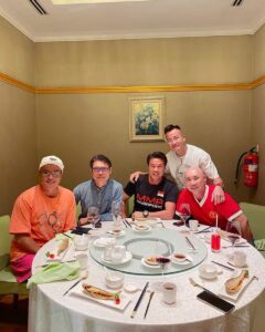 Christopher Lee Ming-Shun Instagram - 吃饭聊天是为了走更长远的路😂😂😂
难得凑合的小聚😊 天南地北聊不完,四小时好像很不够✌🏻😊
@chenhanwei1969 @zhenggeping @fang_jiafu #张龙敏 #李铭顺 #christopherlimingshun