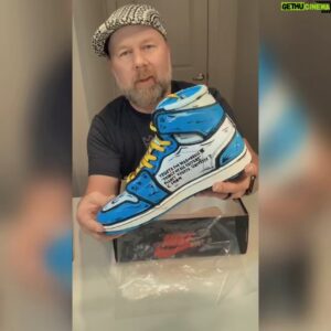 Christopher Sabat Instagram - Watch as I unbox these FREAKING AMAZING custom #Vegeta shoes by @stompinggroundcustoms that were commissioned and gifted to me by @trustthepublic.
.
.
.
.
.
#Dbz #vegeta #princeofallsaiyans #customsneakers #airjordan