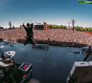 Chuck Comeau  Instagram - Summer 2024 has been pretty rad so far. 🤩🤩🤩

Thank you to everyone who came to see us play in Europe and the UK. The shows have been massive and we’re so grateful. 🤘🙏❤️

Can’t wait for our US and Canada dates coming up soon! 

See you there!

📸: @shotbywozniak