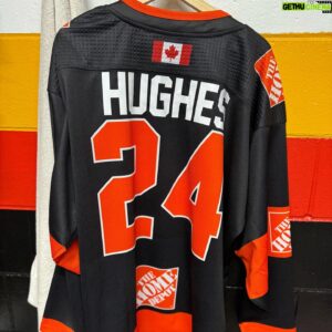 Chuck Hughes Instagram - Big Thanx again to @hockeyhelpsca for a great day!