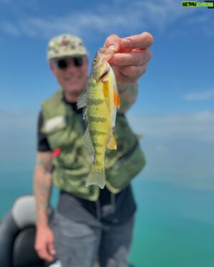 Chuck Hughes Instagram - Fried Perch and Morels in Walpole Island for @cfpk.tv ! Big thanx to Rocky and the Sands family.
