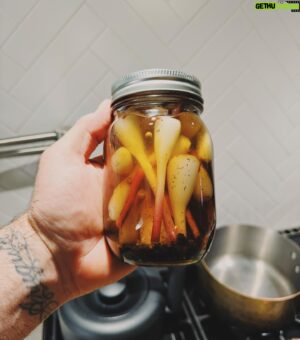 Chuck Hughes Instagram - When life gives you de l’ail des bois et de la rhubarbe…. 🌱