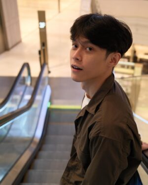 Chun-Chih Huang Instagram - 又長大一歲了
算是有對得起自己去年的警惕與期許，繼續努力加油
也依然期許自己保持真誠保持感受保持愛保持講廢話的心情！

勇敢、善良
健康平安快樂，吃飽睡好

抓緊溫暖的時刻，放口袋儲存點，迎接未知和挑戰