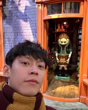 Chun-Chih Huang Instagram - 完蛋，開學忘記準備魔藥學了

#Harrypotter