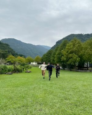 Chun-Chih Huang Instagram - 三人兩天一YA，我先來升營火
