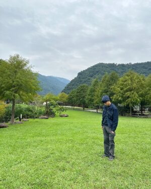 Chun-Chih Huang Instagram - 三人兩天一YA，我先來升營火