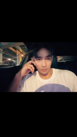 Chun-Hao Hu Instagram - 不介意.
戴上耳機🎧

#Thecrane #不介意 #cover