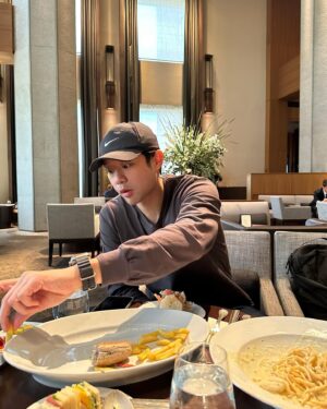 Chun Jung-myung Instagram - 그냥 일단 먹자… 몰라