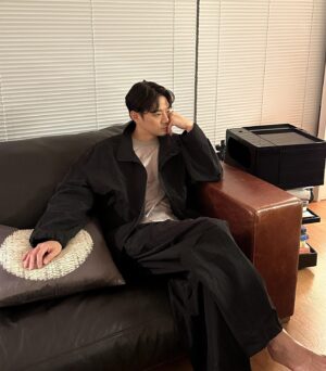 Chun Jung-myung Instagram - 왜여…머여.. #그림은잘있음