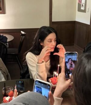 Chung Hye-lyn Instagram - 나도 자꾸 무한도전같은 포즈 왜 하는지 모르겠음 (´・ω・｀) ;;
