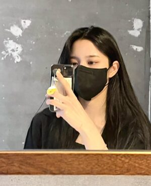 Chung Hye-lyn Instagram - 바쁘다바빠 요즘 근황 까망머리 모음집(?)
