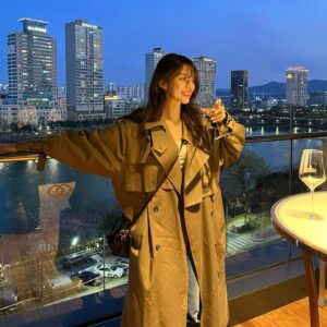 Chung Hye-lyn Instagram - 🥶🍷
