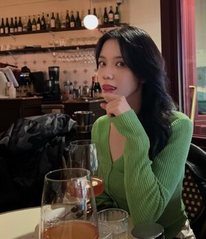 Chung Hye-lyn Instagram - 분명 꿈에서 번호 다 알려줬는데 .. #로또