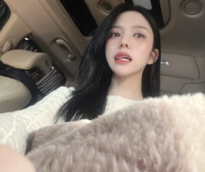 Chung Hye-lyn Instagram - 🥴🥴🥴