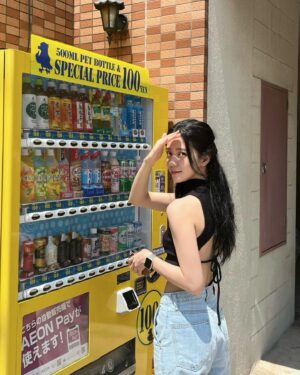 Chung Hye-lyn Instagram - 소화제 주세요 🤢