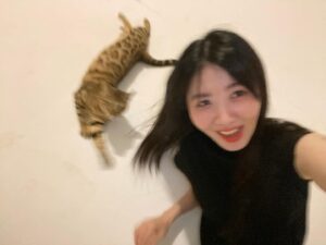 Cincin Jao Instagram - 感謝救火隊，順利拍好了😺
還有棚貓陪我聊天，喵喵喵的對話一下午🐆
@wonkyboy_1997