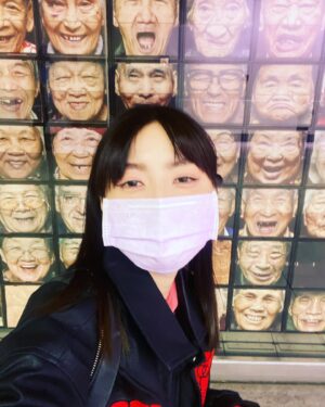 Cincin Jao Instagram - 收工。頭髮戴帽子亂了，但今天的睫毛很捲翹✨