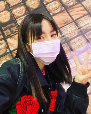 Cincin Jao Instagram - 收工。頭髮戴帽子亂了，但今天的睫毛很捲翹✨