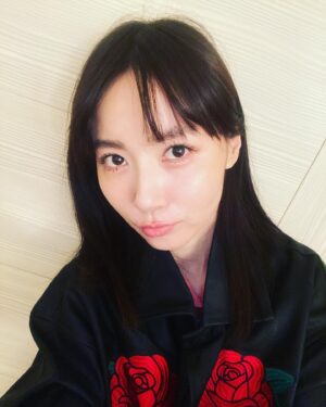 Cincin Jao Instagram - 收工。頭髮戴帽子亂了，但今天的睫毛很捲翹✨