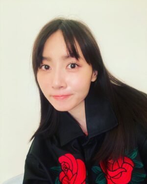Cincin Jao Instagram - 收工。頭髮戴帽子亂了，但今天的睫毛很捲翹✨